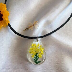 Tear Drop Shaped Beautiful Hand Made Yellow Firework Dried Flower Resin Necklace